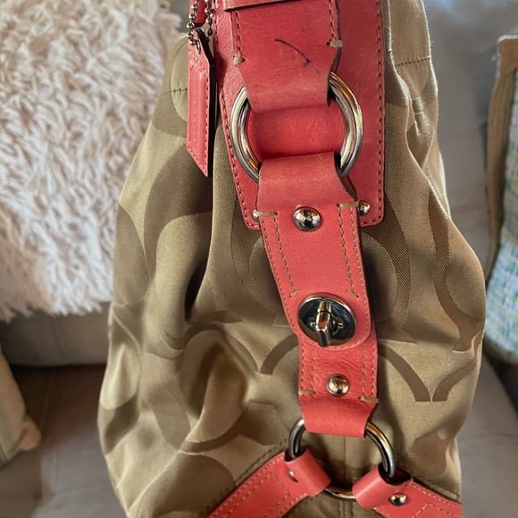 Coach - Picture 4 of 7